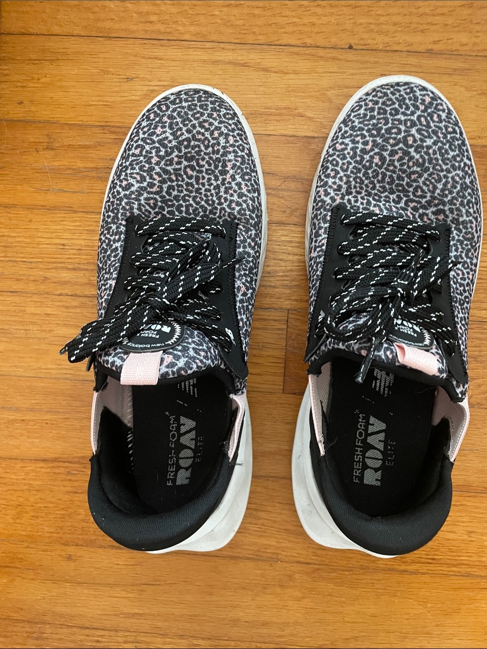 Women's Pink and Black Athletic- Fresh Foam ROAV Elite- supercomfy/lightweight!!